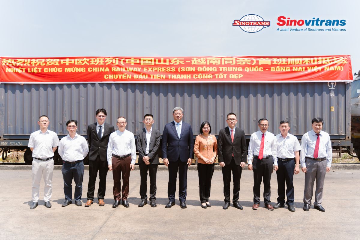 Đón tiếp đoàn tàu qilu