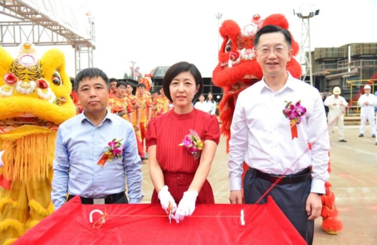 Wang Yongxin đặt tên cho tàu năng lượng của thương gia Trung Quốc là ...