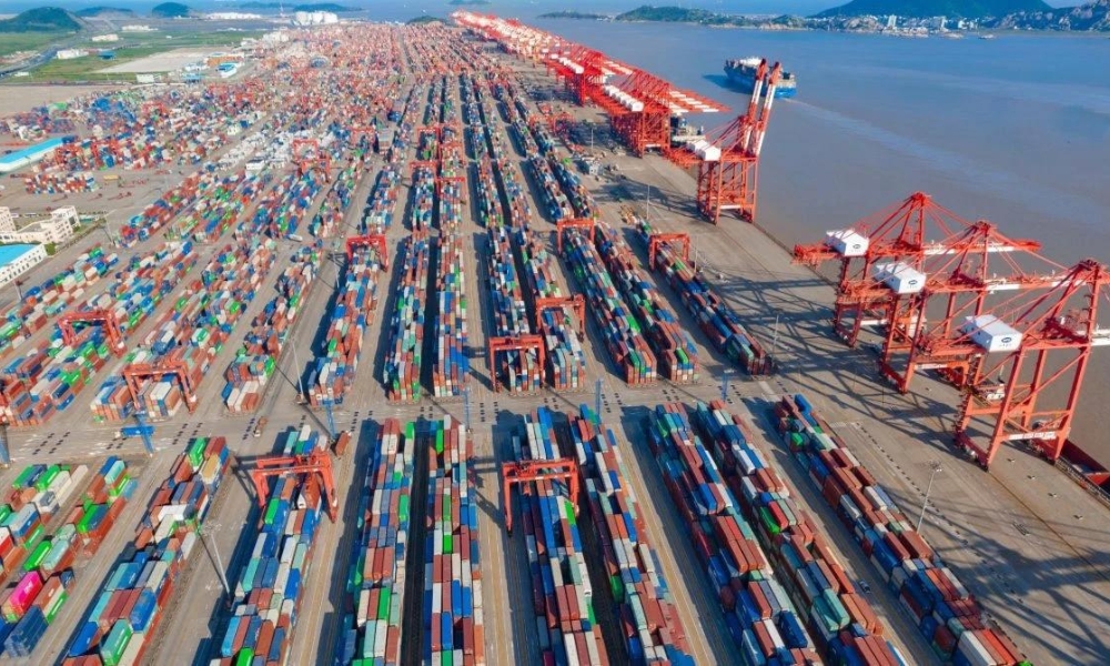 Nhu cầu tiêu dùng tăng cao ở Mỹ và Trung Quốc góp phần đẩy giá cước container tăng đột biến